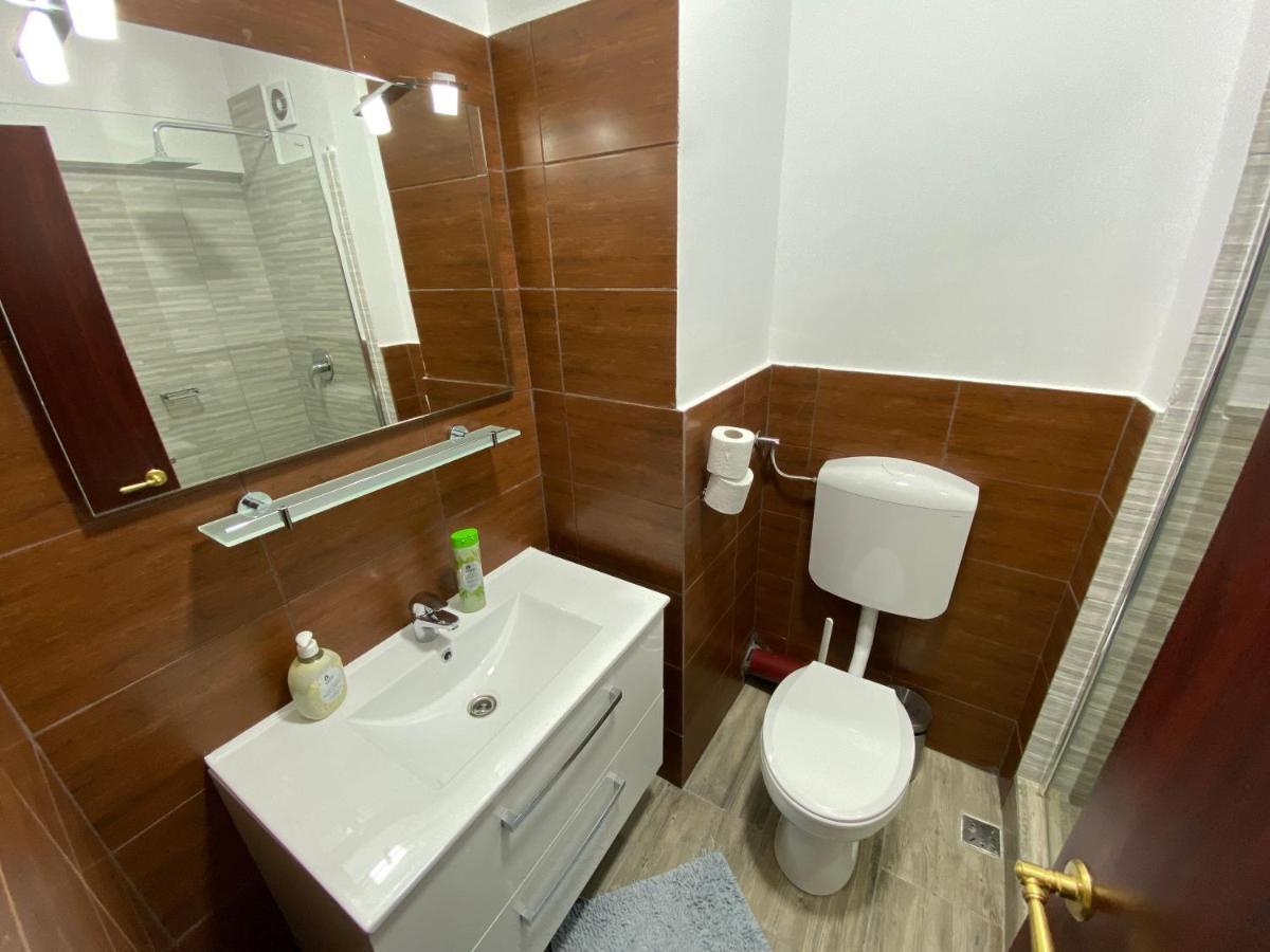 De Inchiriat - Petroshani Srl Homestay