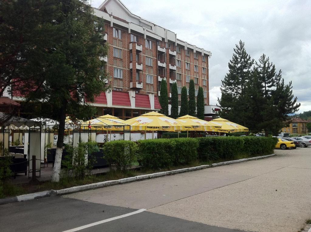 De Inchiriat - Petroshani Srl Homestay